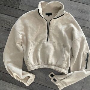 Pretty Little Thing Ecru 1/4 Zip Sweatshirt size SMALL